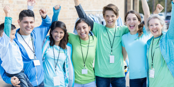 Fresh Volunteer Recruitment Strategies for Parent Leaders - happy volunteers